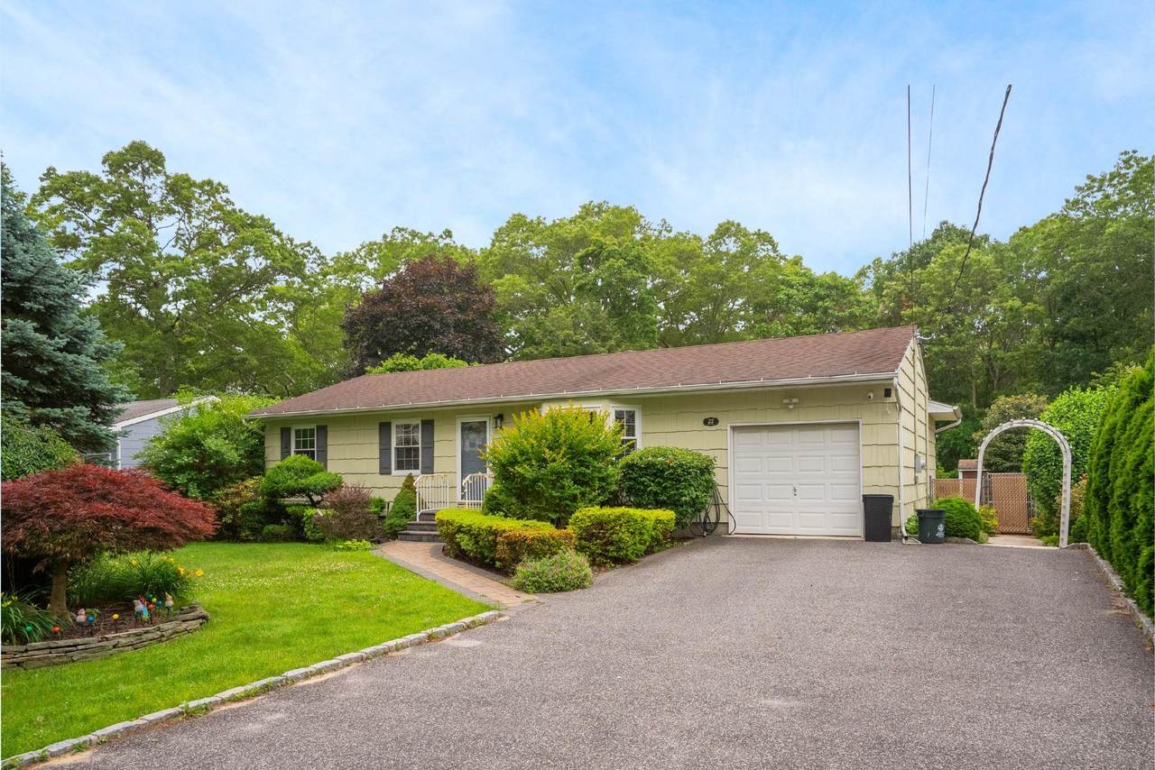 22 Howe Road - Photo 1