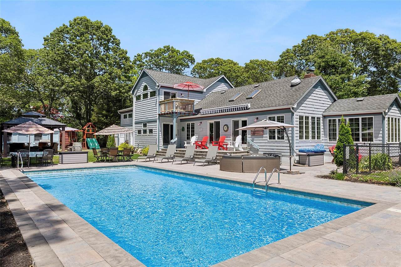 205 Pine Avenue - Photo 1