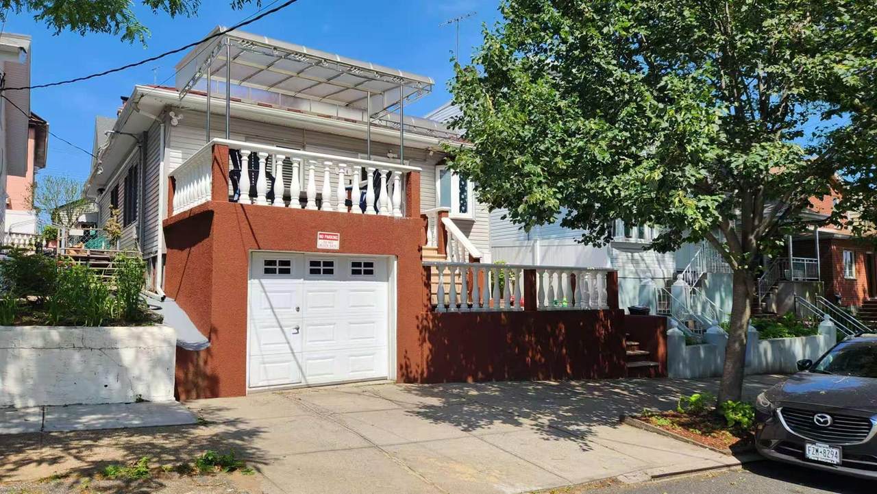 9-24 College Point Boulevard - Photo 1