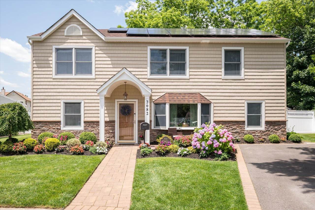 2082 North Drive - Photo 1