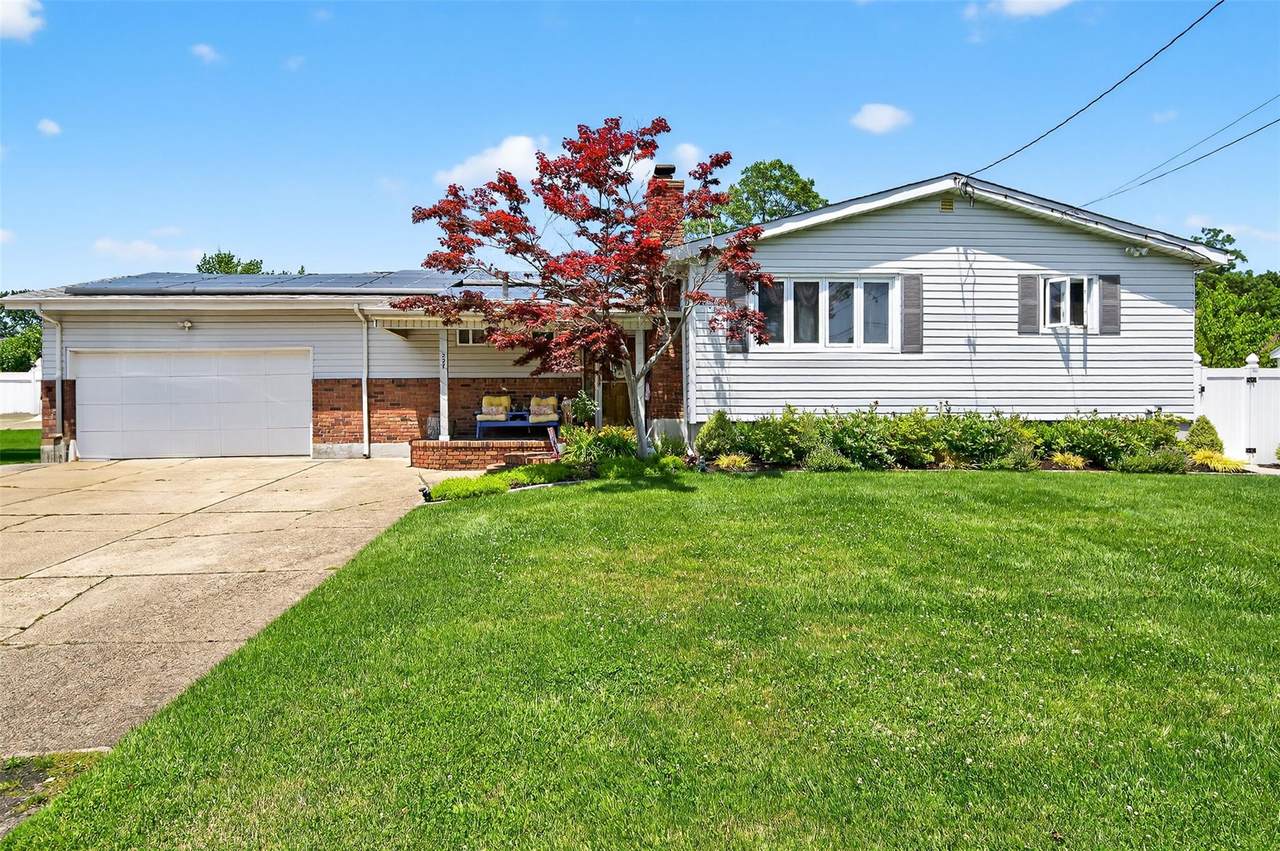 227 Young Street - Photo 1