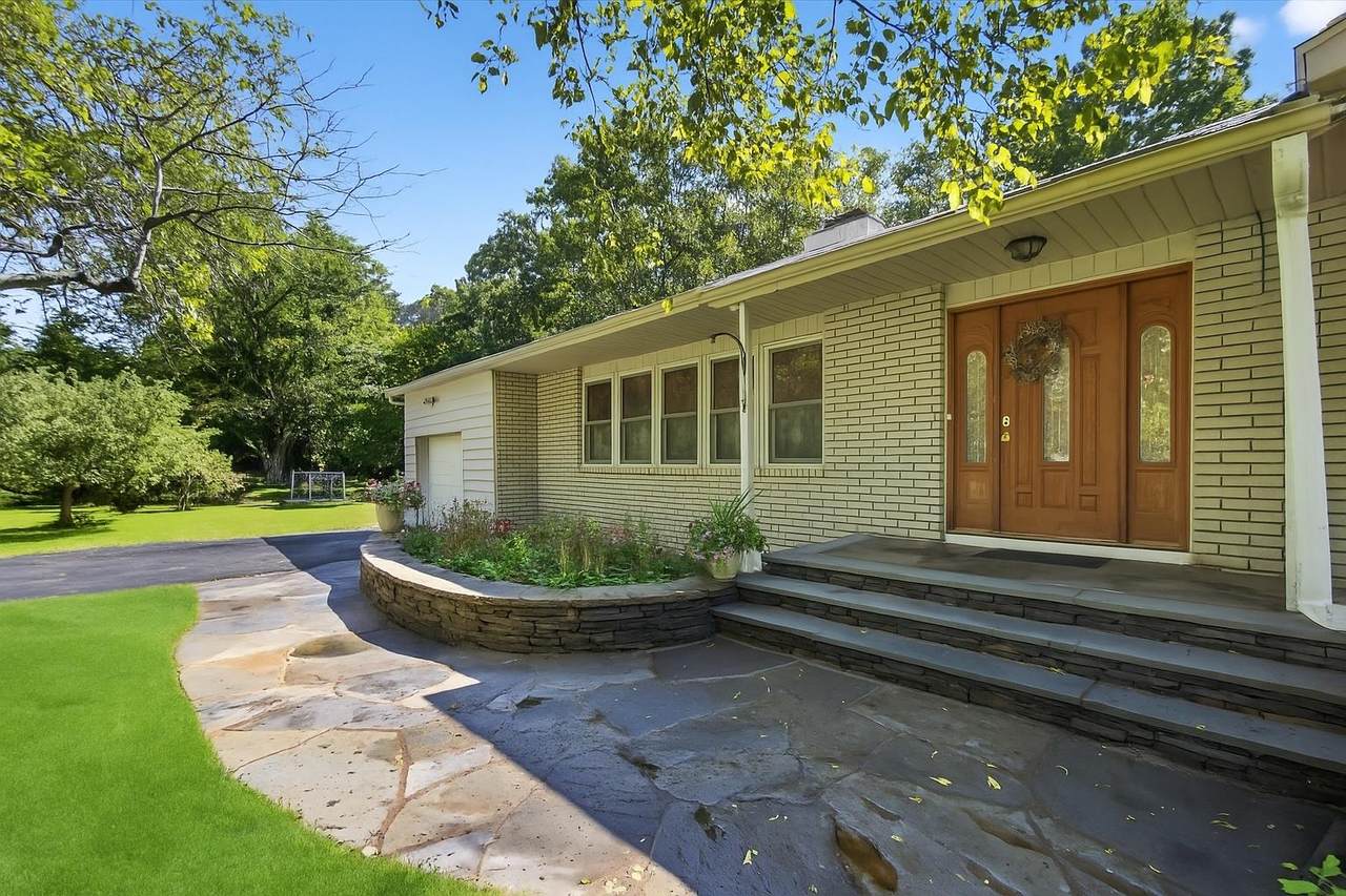 4 Mary Ann Avenue - Photo 1
