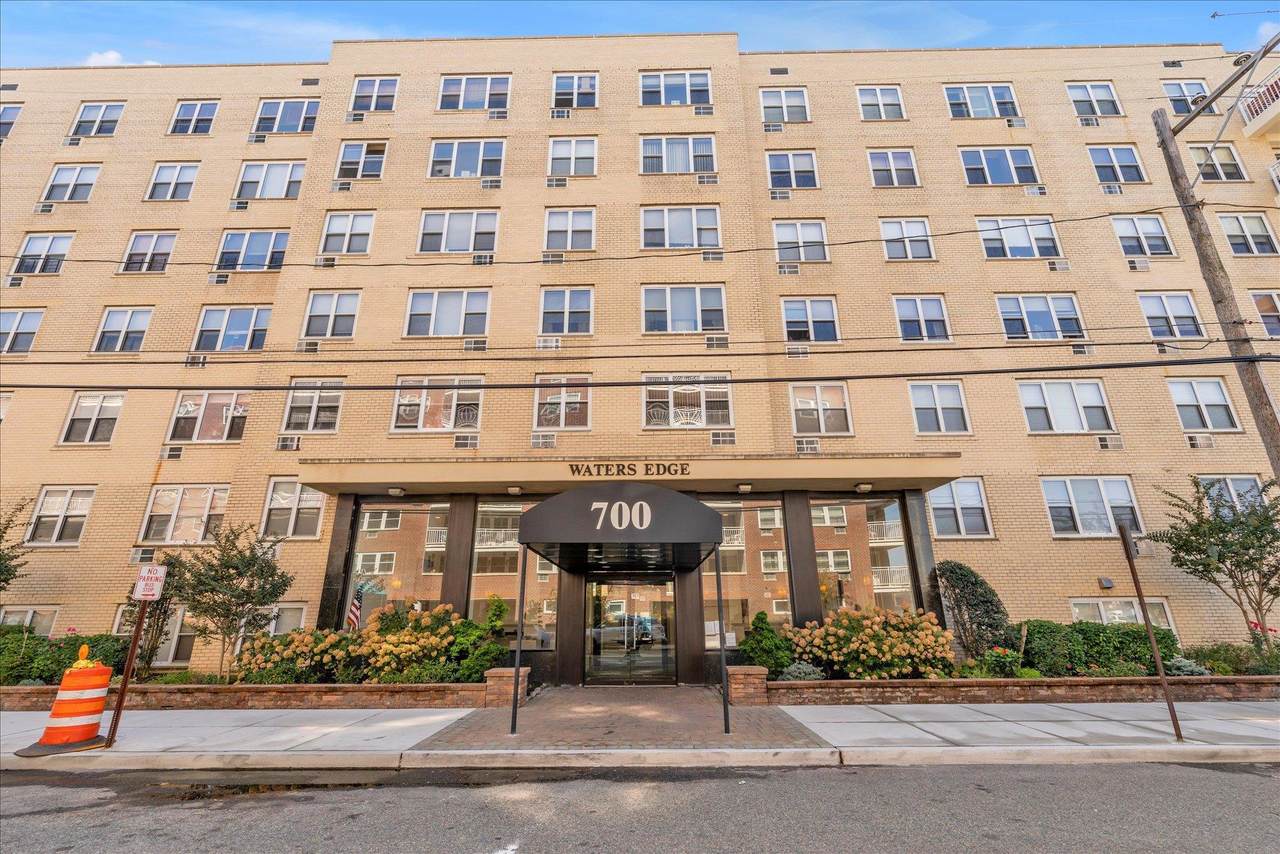 700 Shore Road - Photo 1