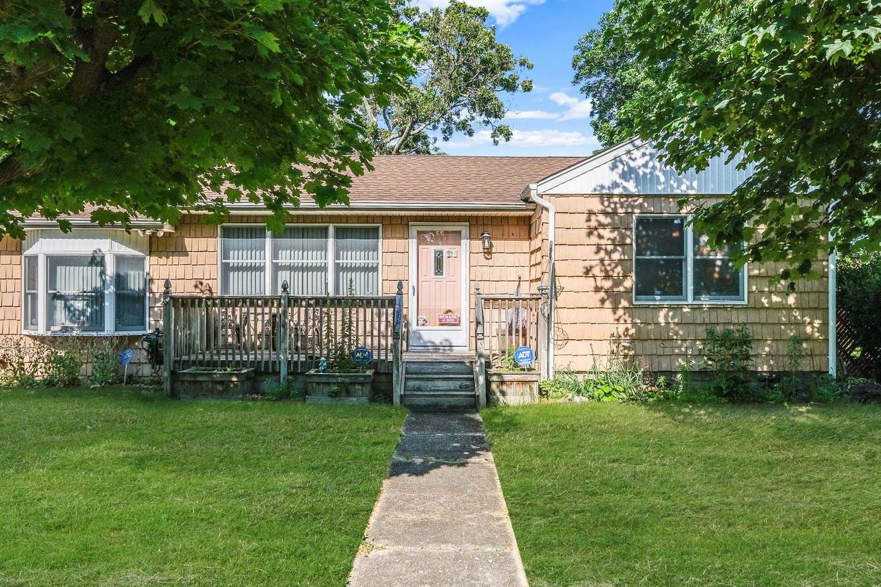 107 Woodland Drive - Photo 1