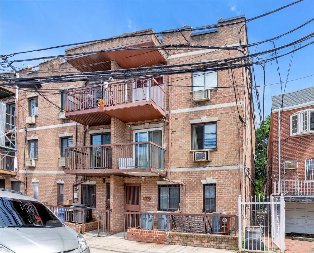 58-07 Van Cleef Street - Photo 1