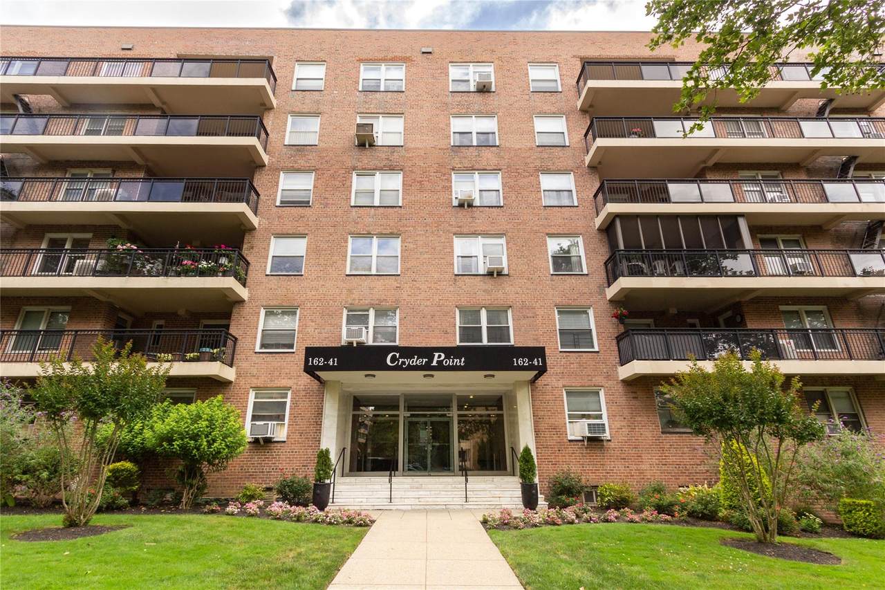 162-41 Powells Cove Boulevard - Photo 1