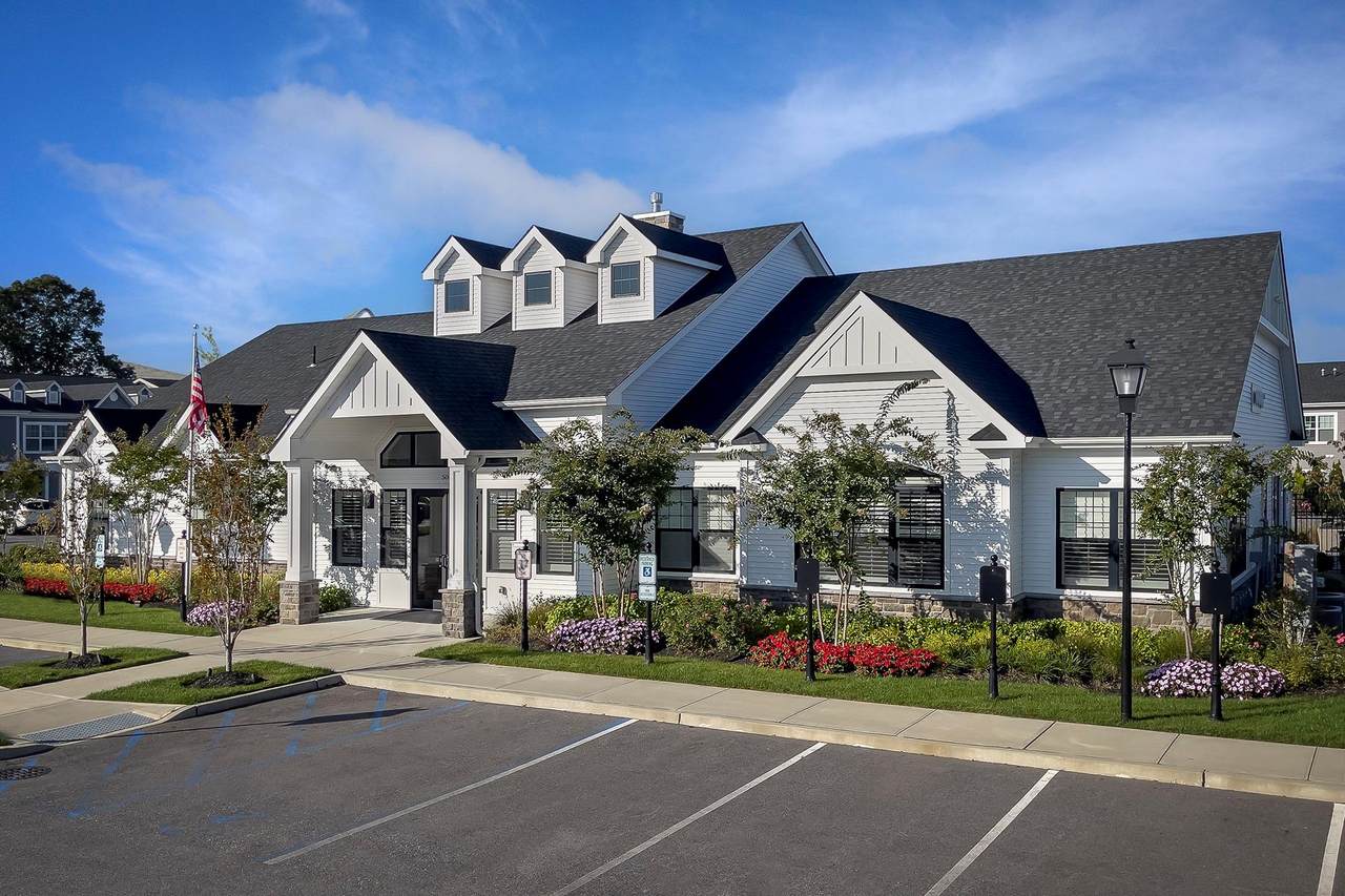 135 Sutton Court - Photo 1