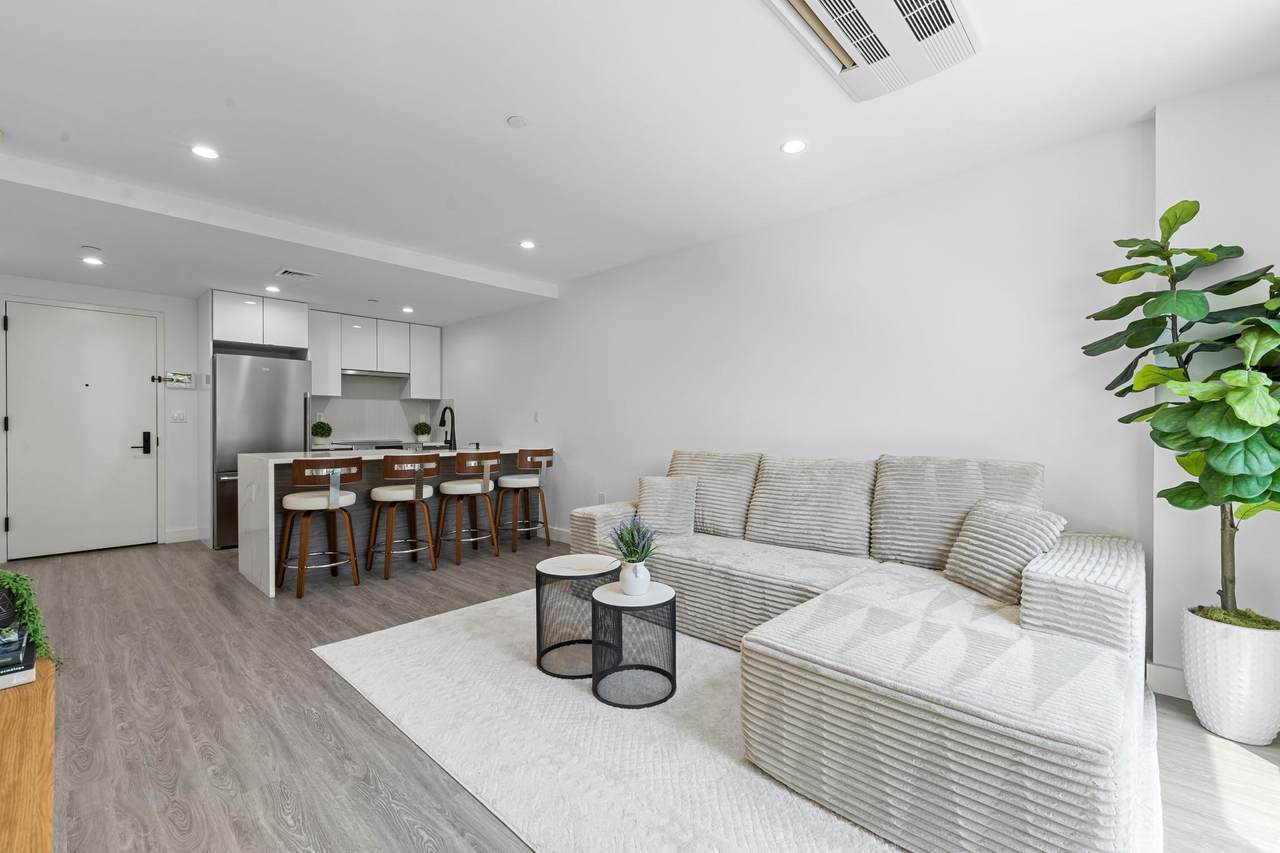 46-40 Vernon Boulevard - Photo 1