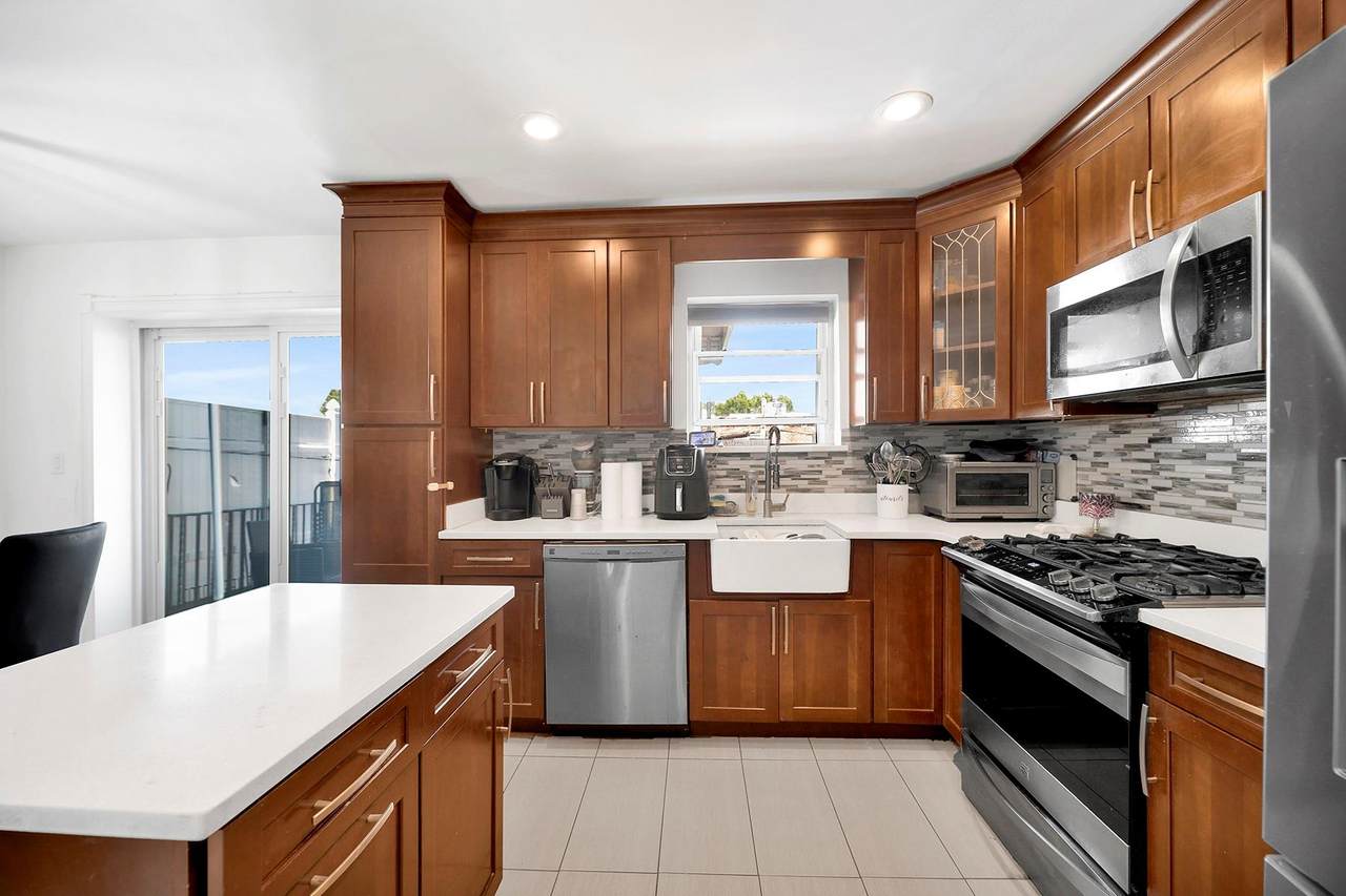 946 Balcom Avenue - Photo 1