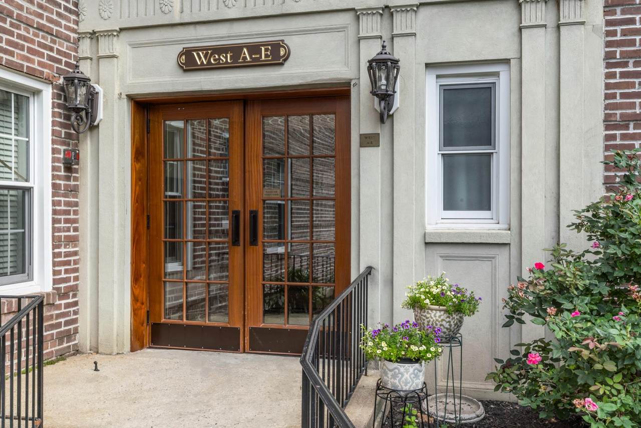 300 Broadway - Photo 1
