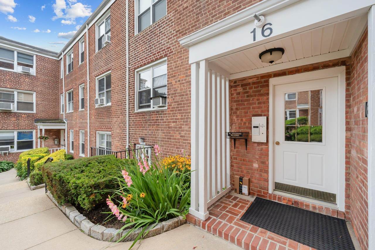 16 Edwards St - Photo 1