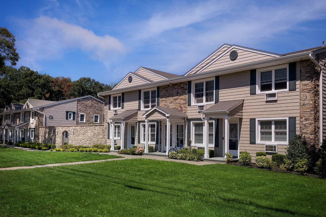 65 Island Boulevard - Photo 1