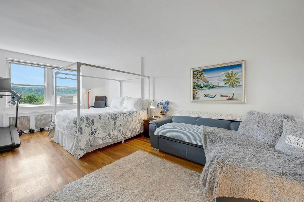 440 Warburton Avenue - Photo 1