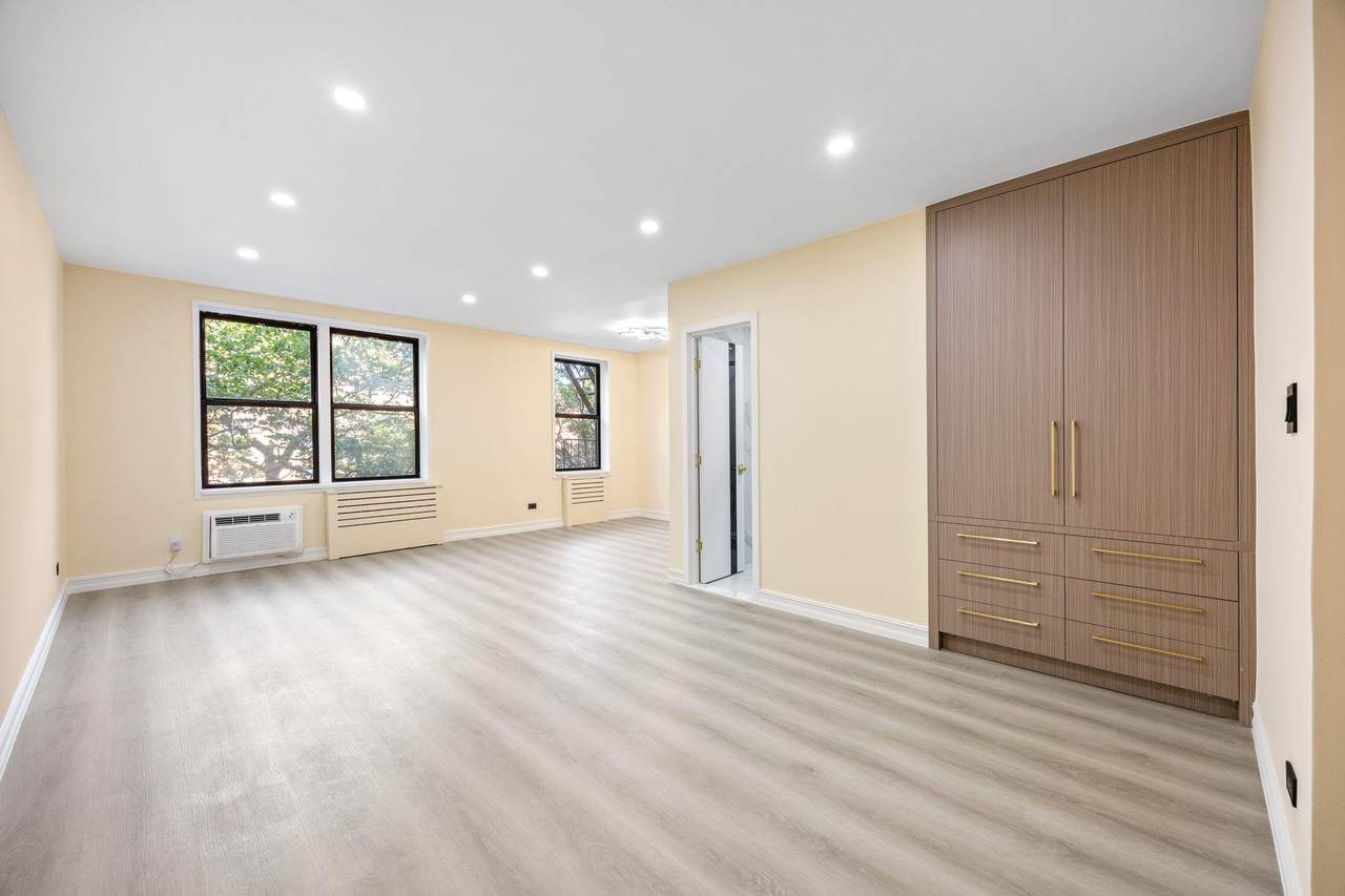 100-25 Queens Boulevard - Photo 1