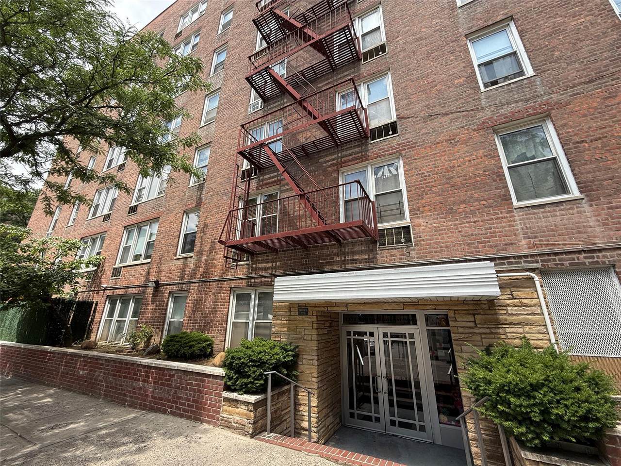 1332 Metropolitan Avenue - Photo 1