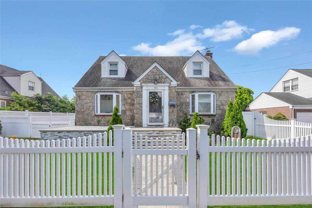 933 Fenworth Boulevard - Photo 1