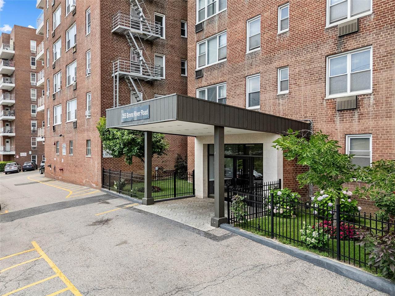 355 Bronx River Road - Photo 1