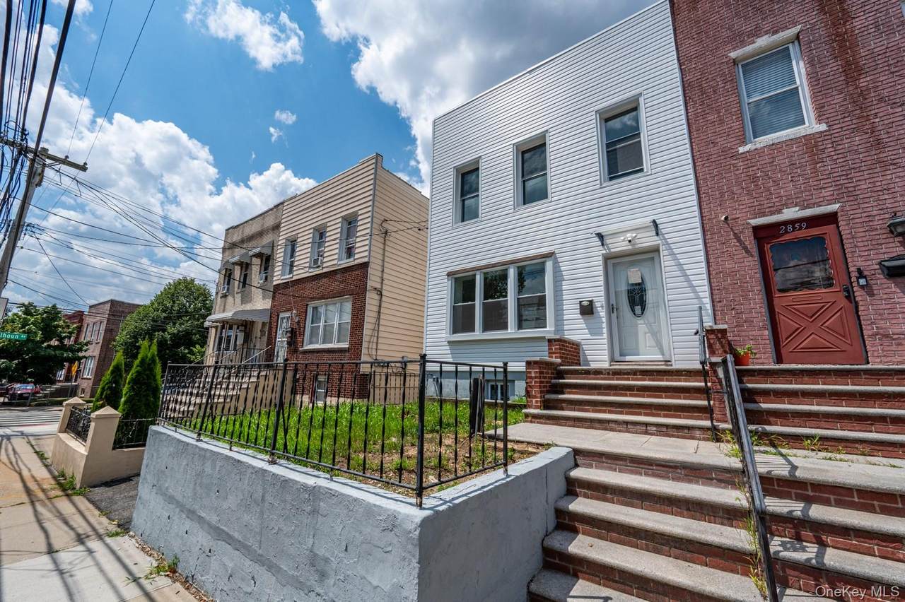 2857 Lawton Avenue - Photo 1