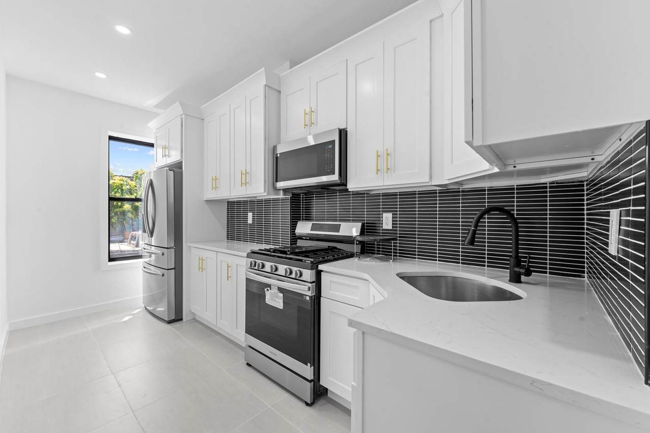 346 Van Siclen Avenue - Photo 1