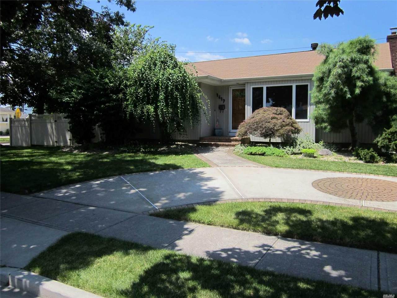 1417 Hemlock Avenue - Photo 1
