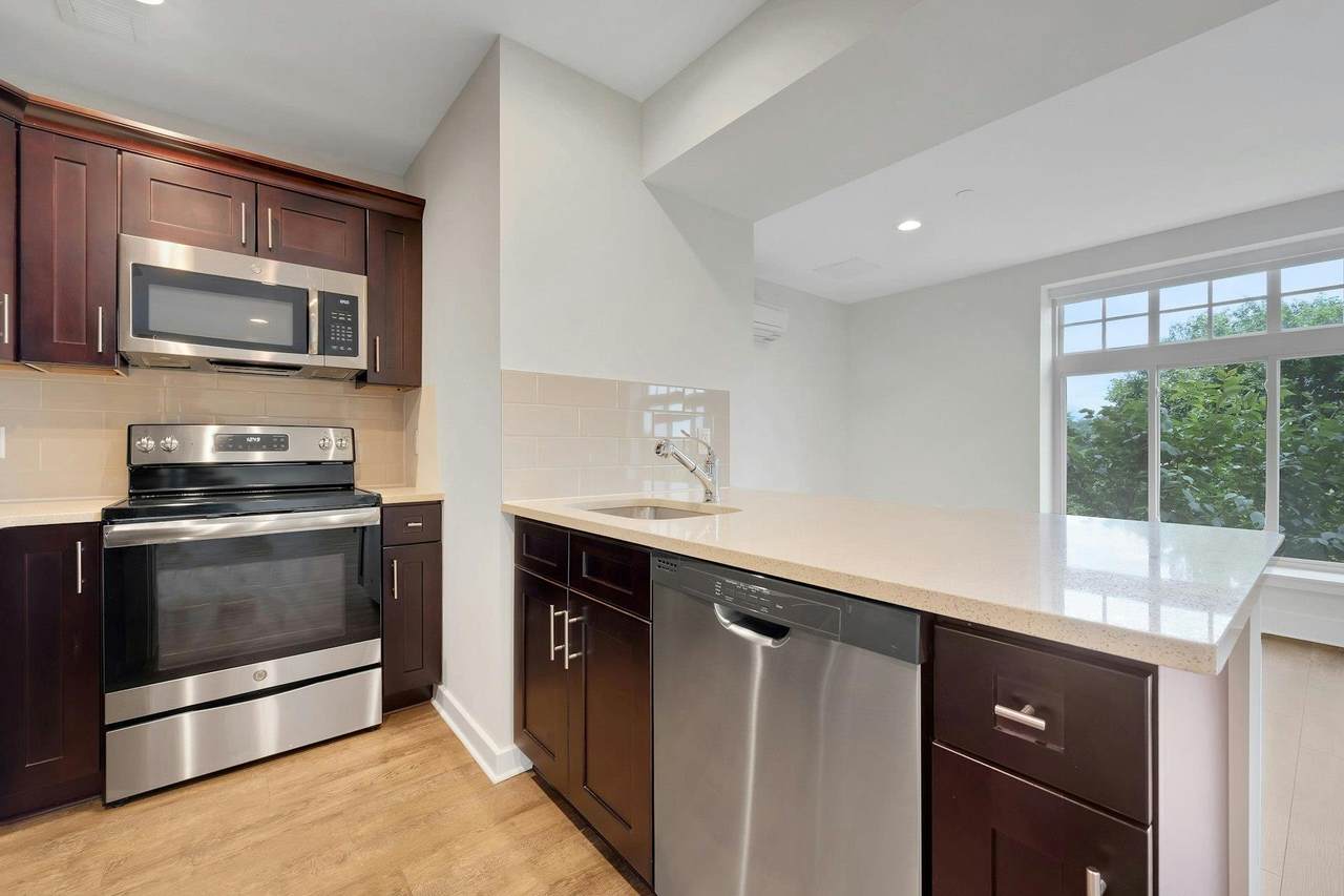 40 Jackson Avenue - Photo 1