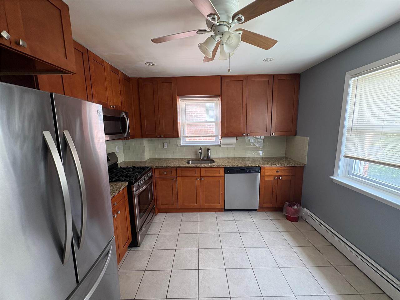 120 Vredenburgh Avenue - Photo 1