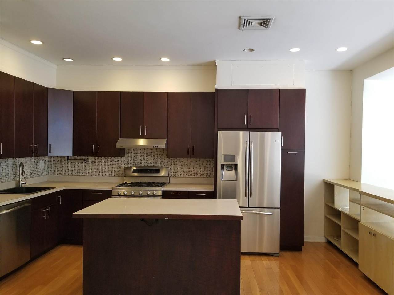 232 E 53rd Street - Photo 1