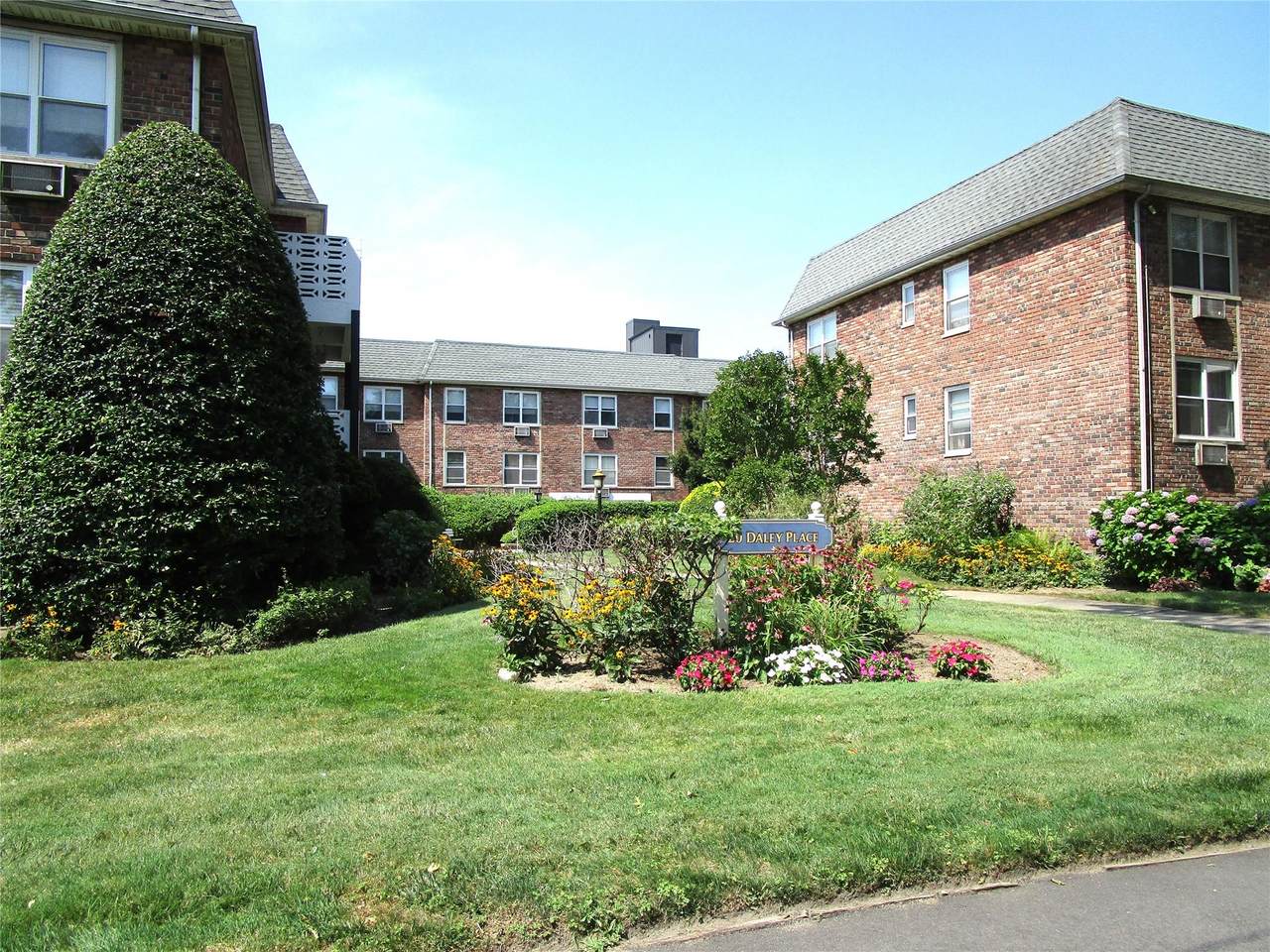 20 Daley Place - Photo 1