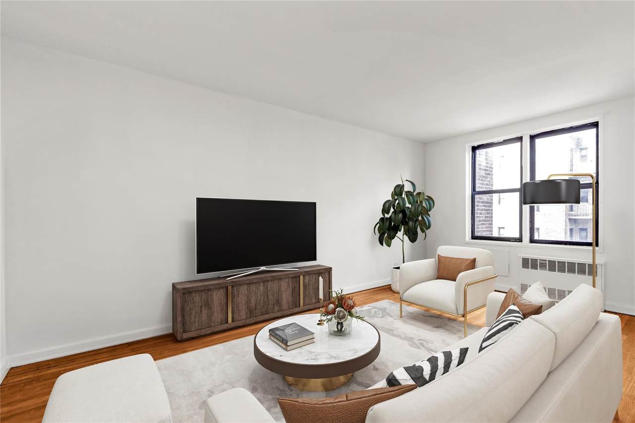 141-05 Pershing Crescent - Photo 1