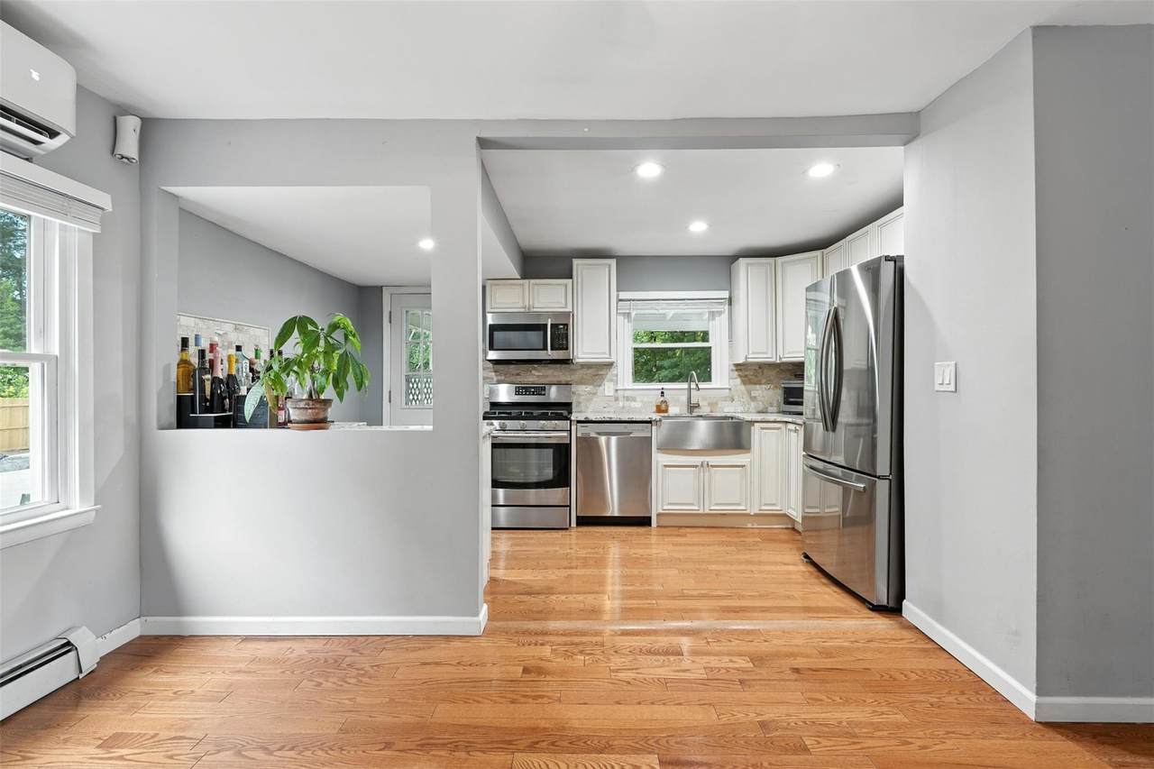 8 Broadway - Photo 1