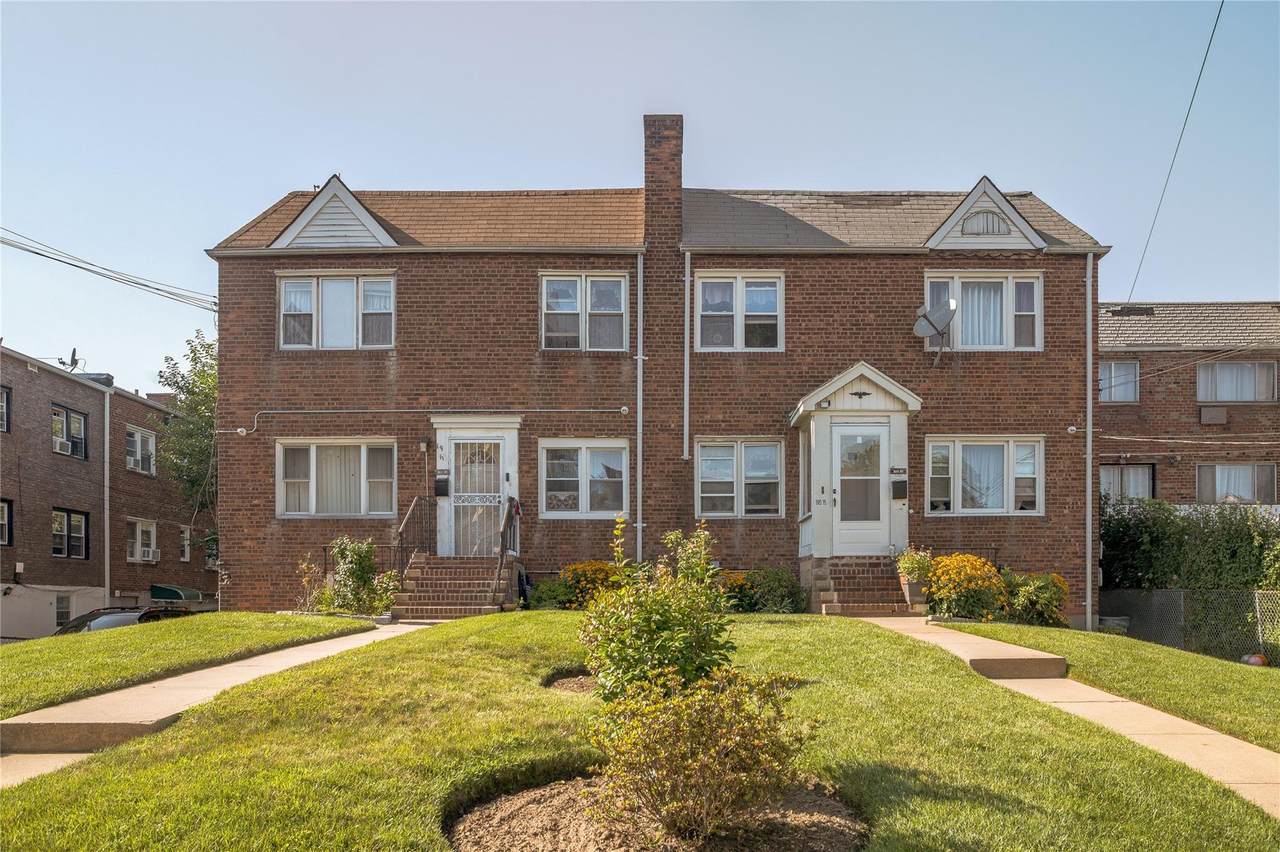 19511 Woodhull Avenue - Photo 1