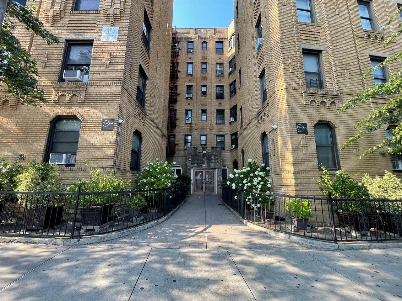 897 Empire Boulevard - Photo 1