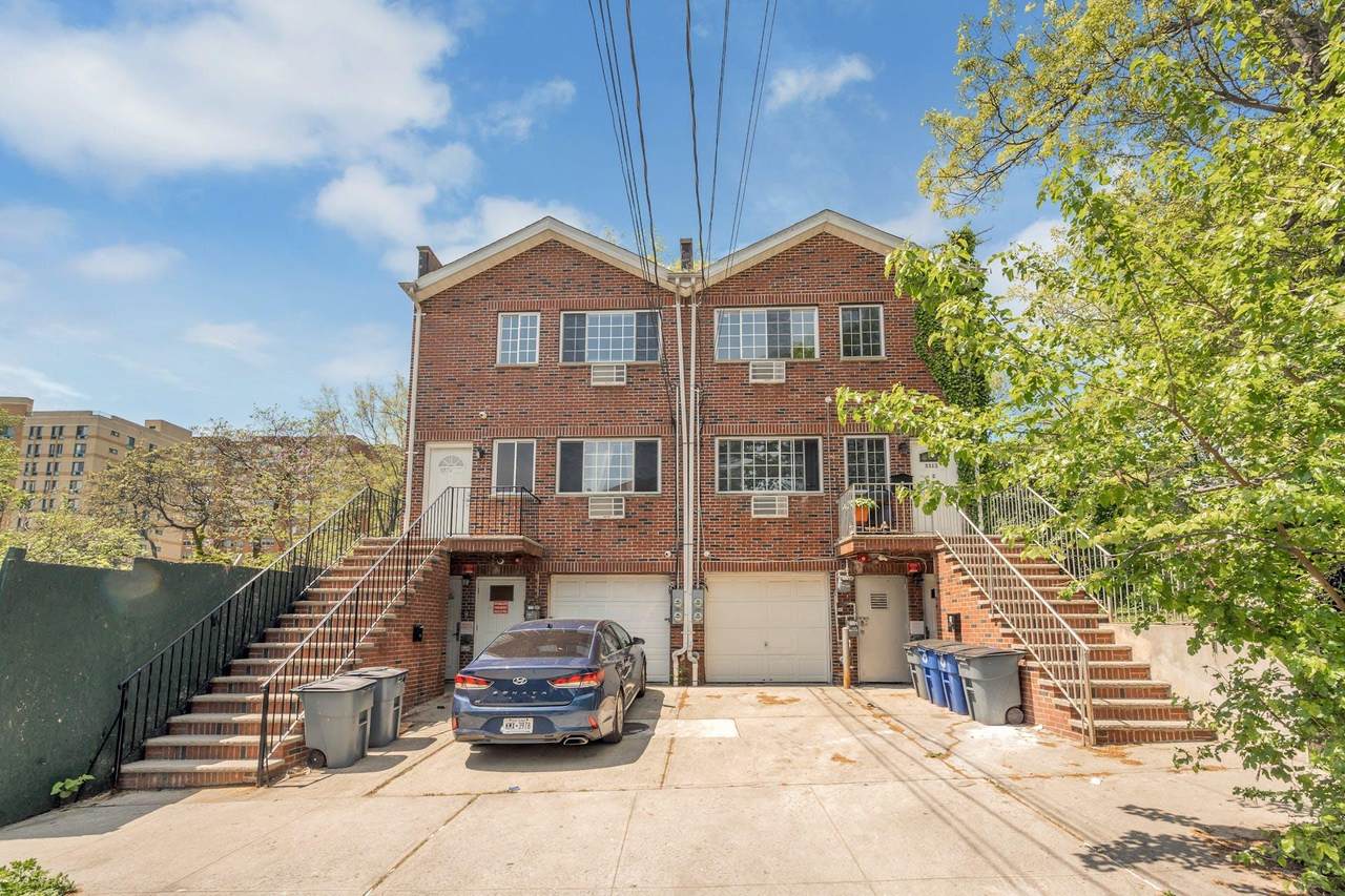 3313 Rombouts Avenue - Photo 1