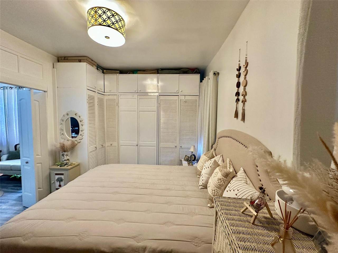 543 160th Street - Photo 1
