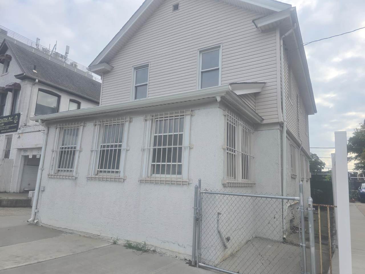 8742 Van Wyck Expressway - Photo 1