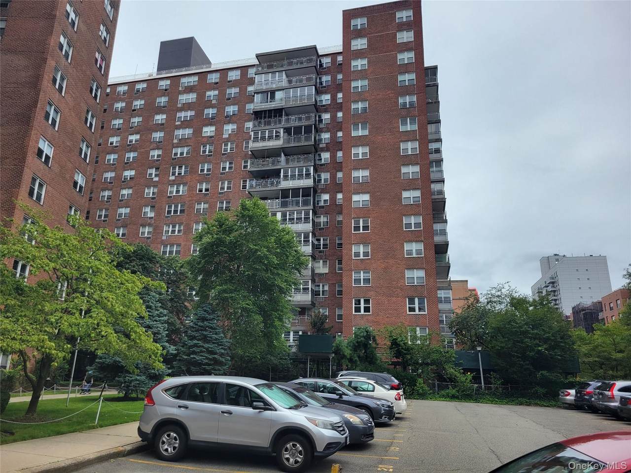 138-10 Franklin Avenue - Photo 1