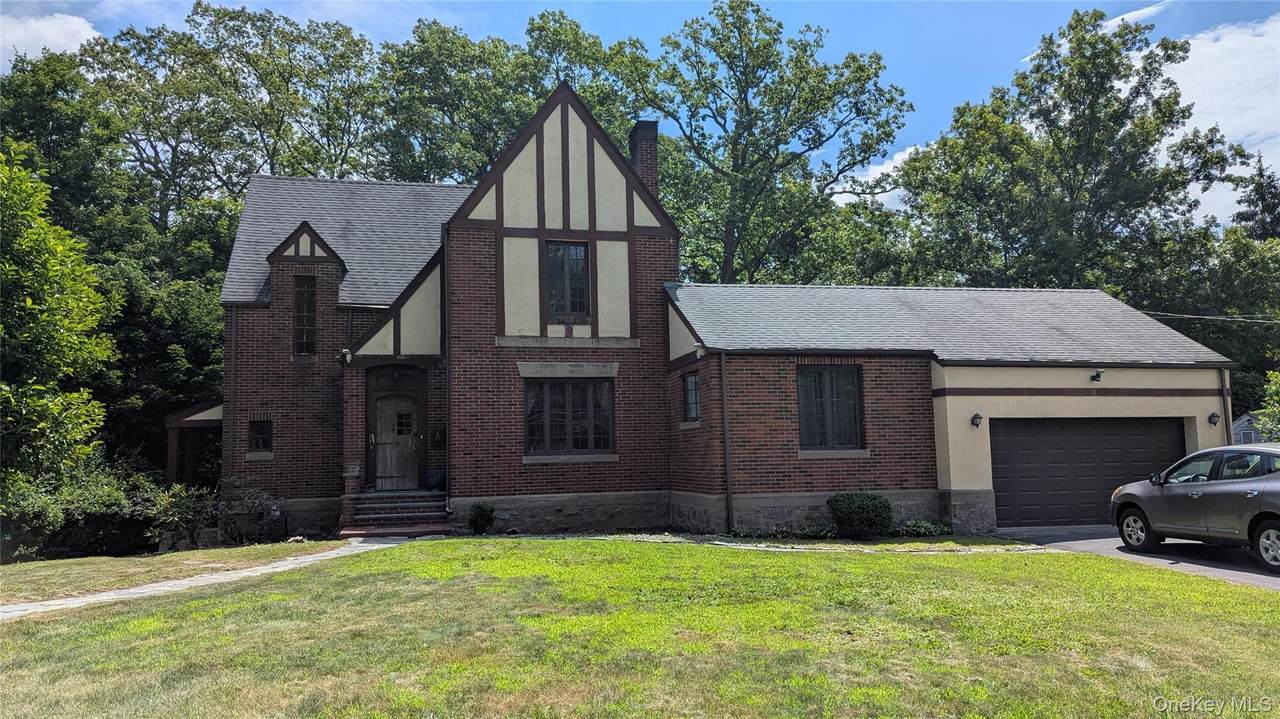 78 Roe Avenue - Photo 1