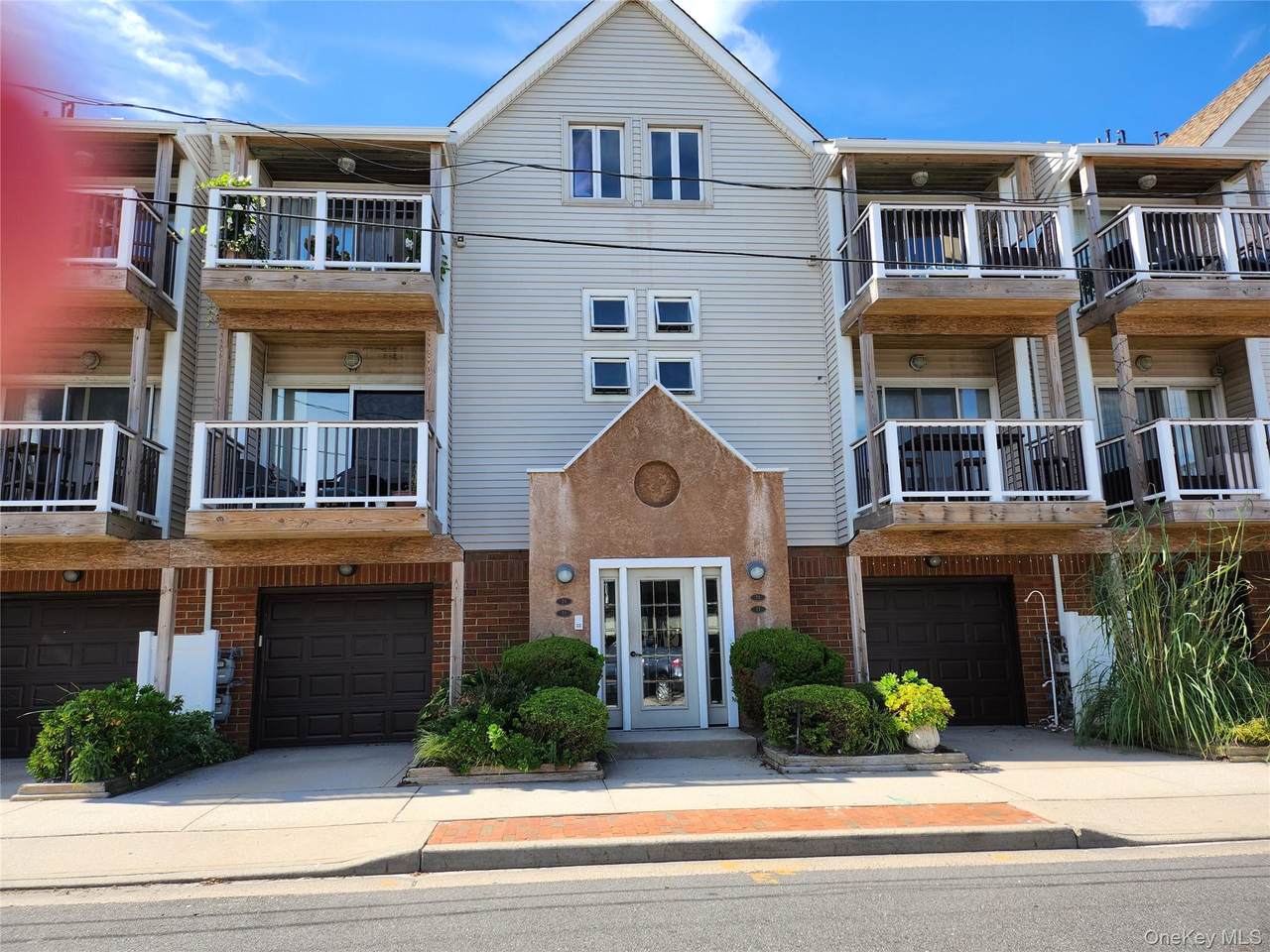 73 Pacific Boulevard - Photo 1