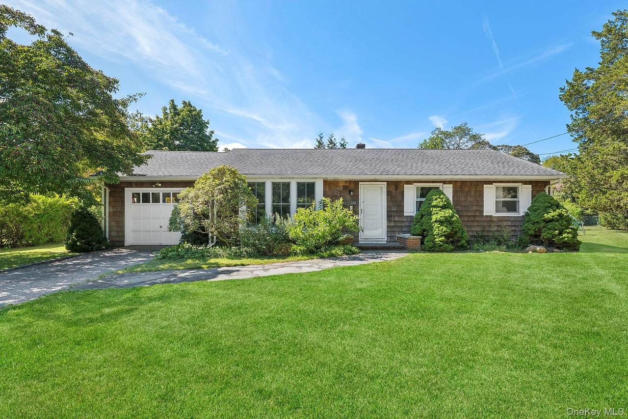 35 Bayberry Lane - Photo 1