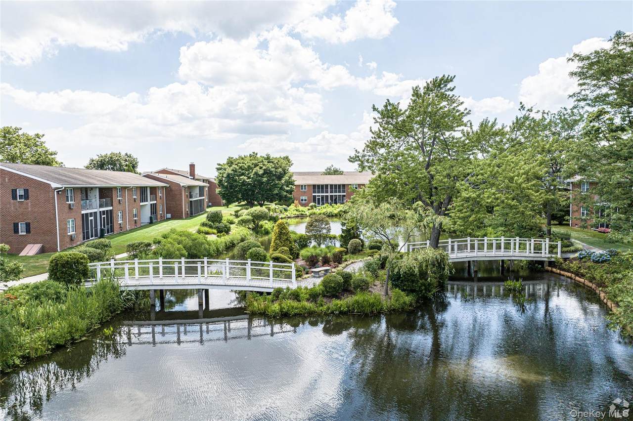 5 Commodore Lane - Photo 1