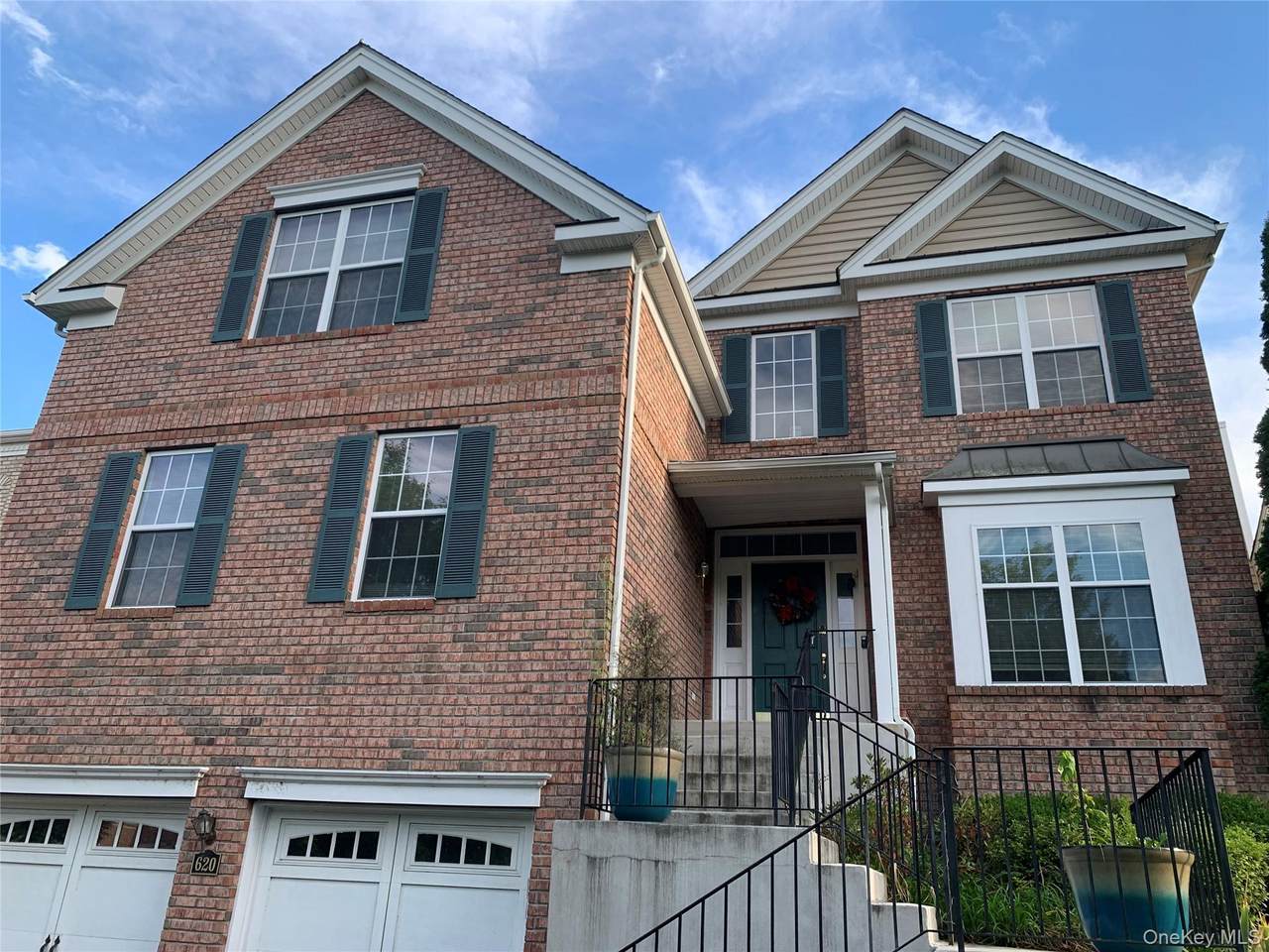 620 Creekside Lane - Photo 1