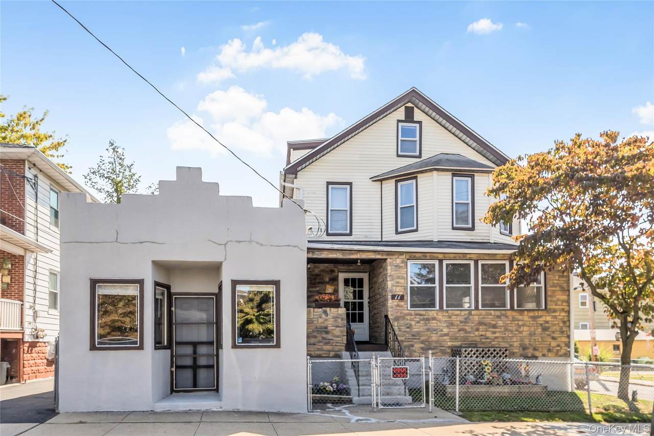 284 AKA 11 Tompkins Avenue - Photo 1