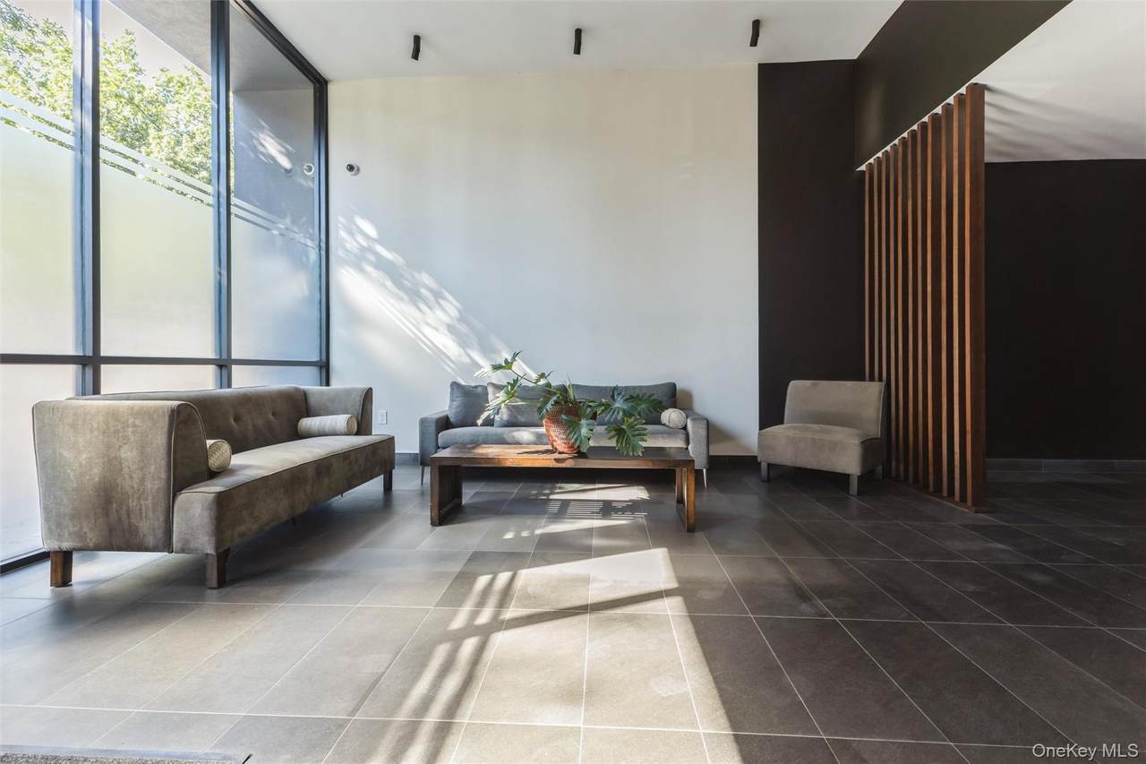 1142 Bedford Ave - Photo 1