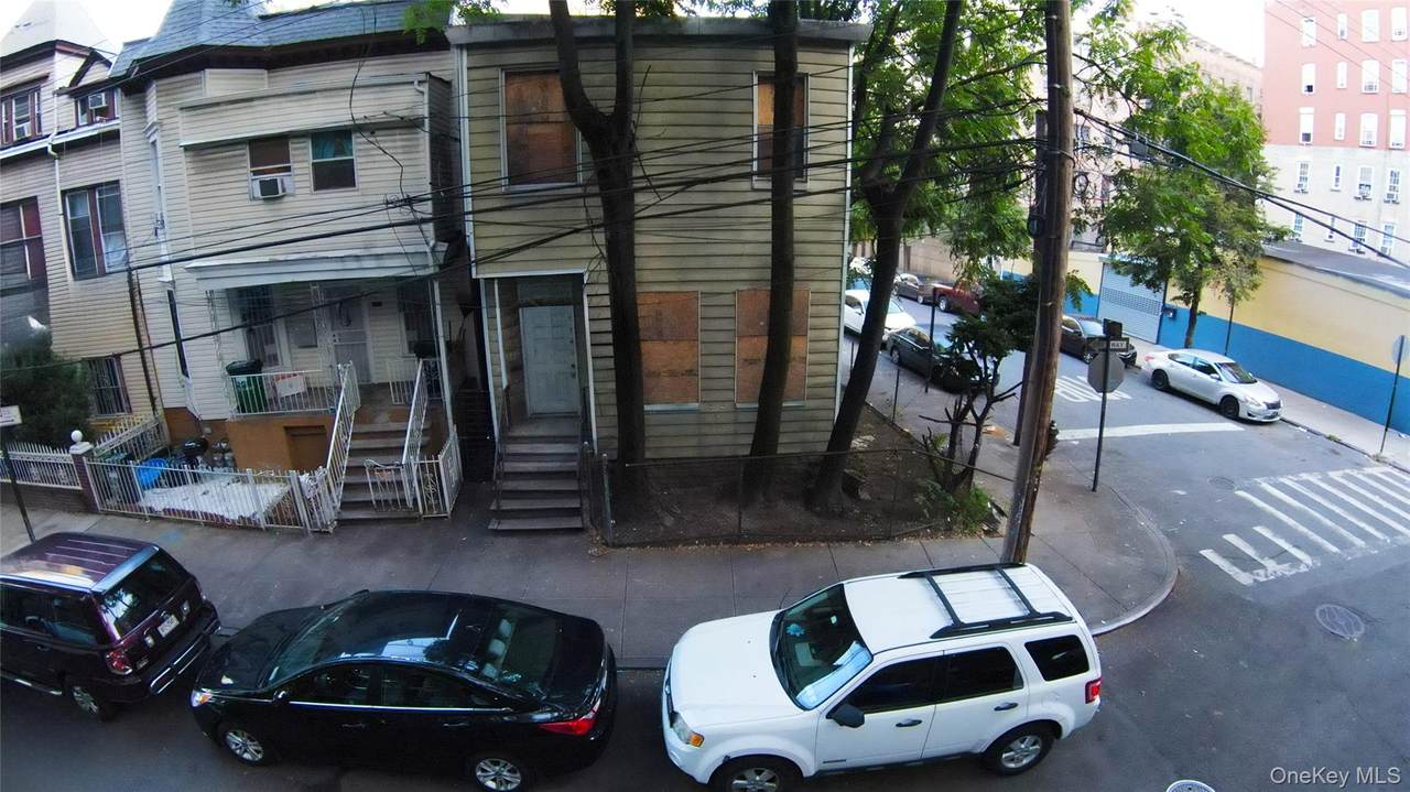 2328 Aqueduct Avenue - Photo 1