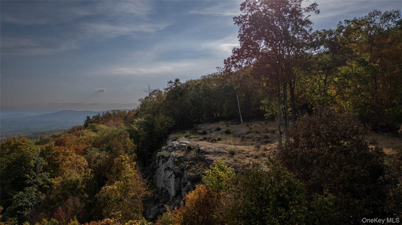 326 Raycliffe Drive - Photo 1