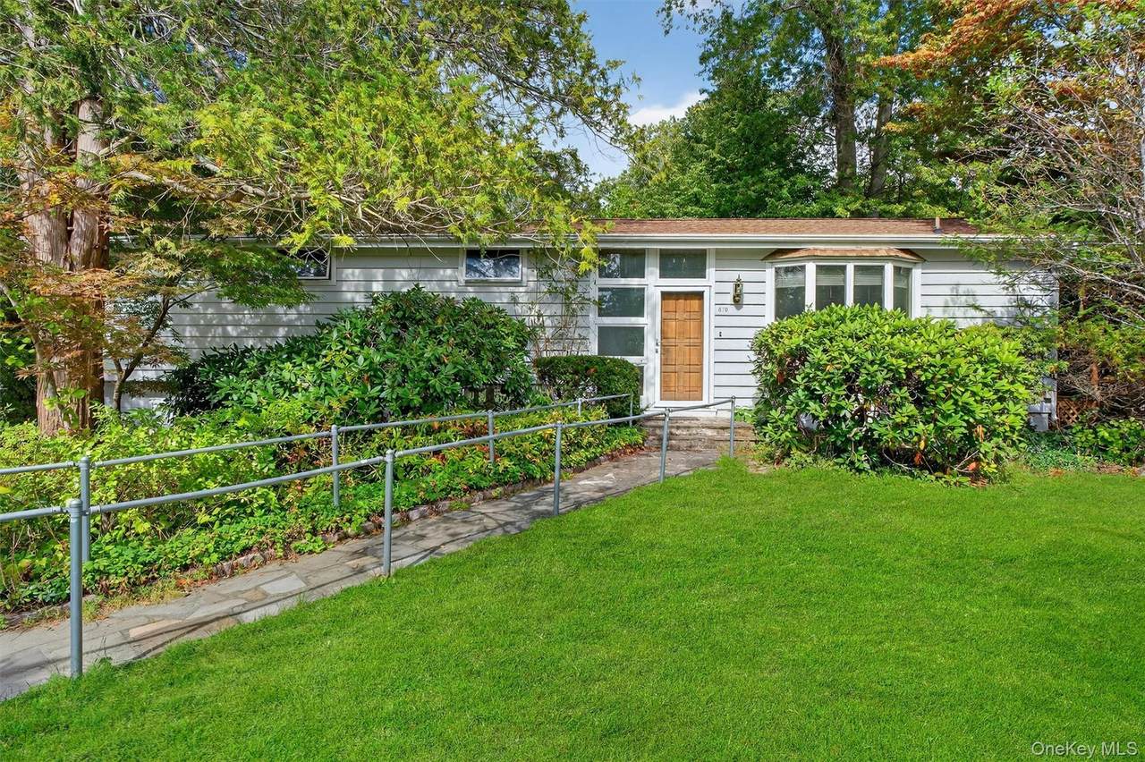 870 Barberry Road - Photo 1