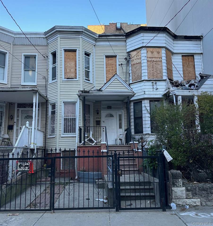 2765 Creston Avenue - Photo 1
