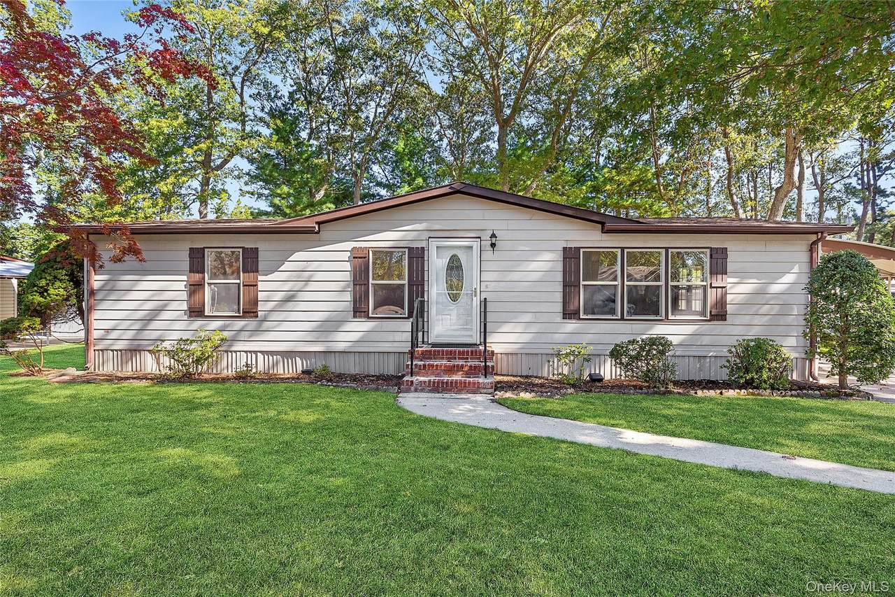 1661-434 Old Country Road - Photo 1