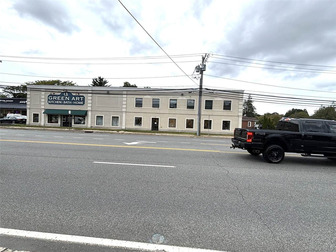 17 Jericho Turnpike - Photo 1