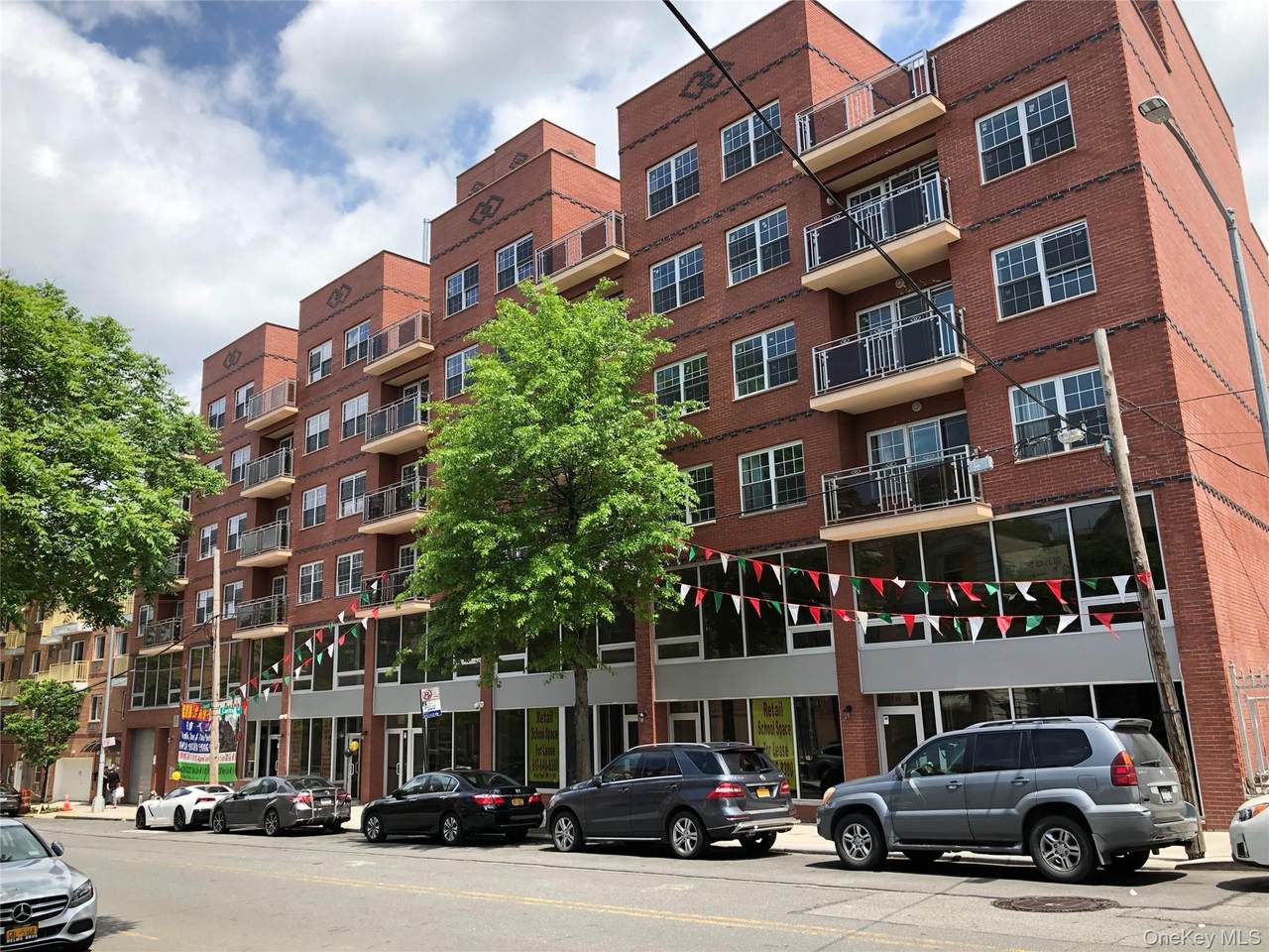 35-19 Leavitt Street - Photo 1